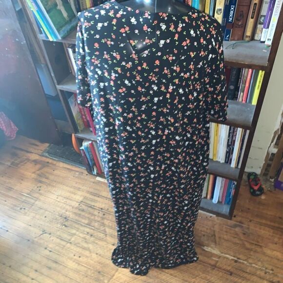 Torrid red & white flower black semi sheer 0/1x kimono - Picture 2 of 4